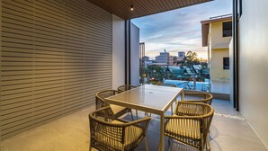 Villa with Private Pool | Hiên