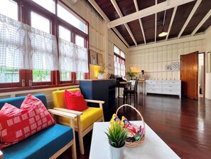 Antique house 6 people | บริเวณนั่งเล่น