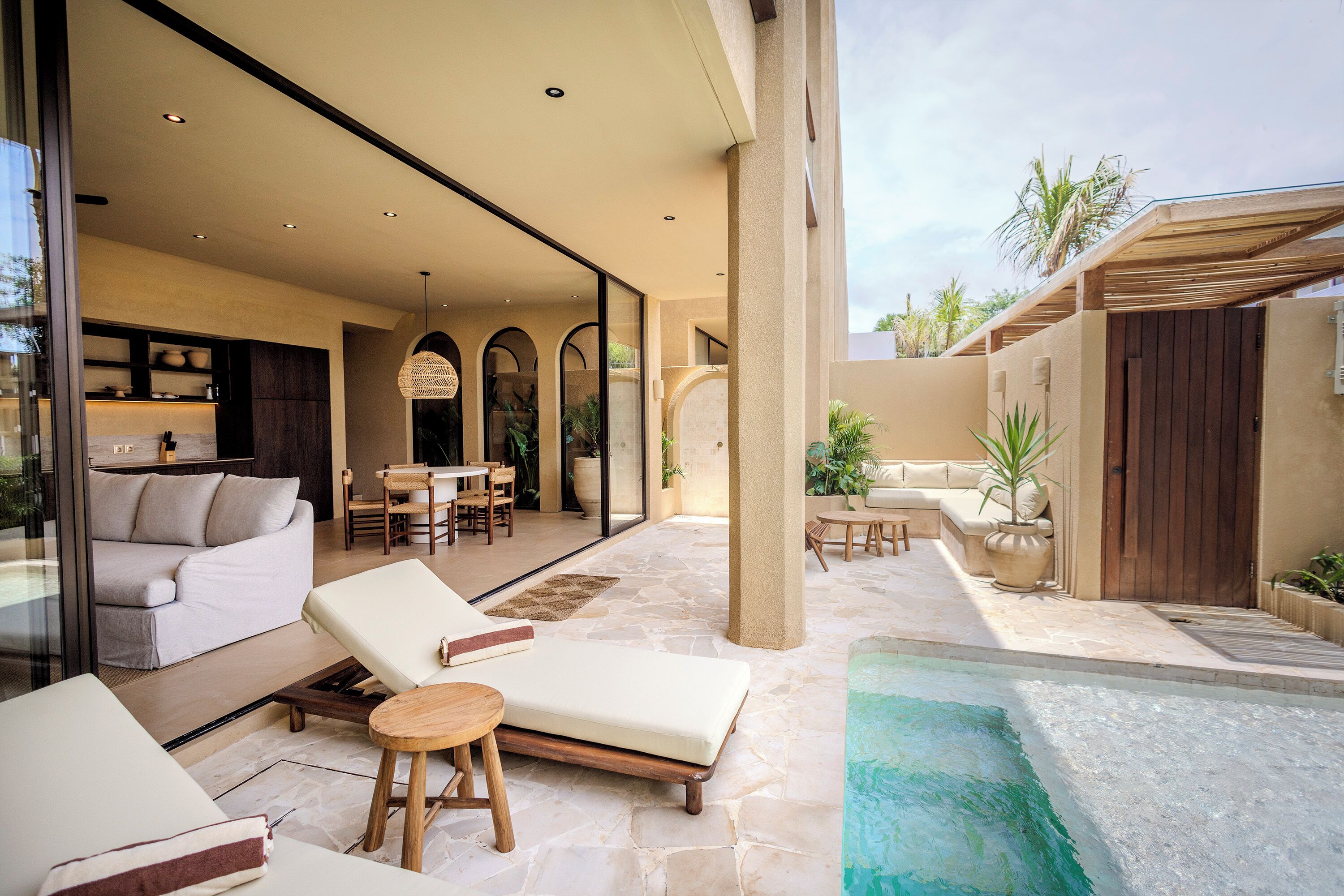 Vista frontal de la propiedad