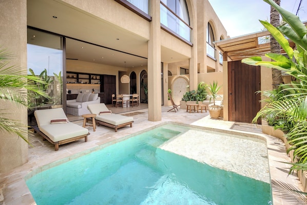 حمّام سباحة خارجي