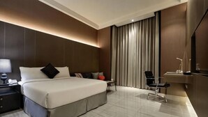 A modern hotel room with a large bed, bedside tables, a desk, and a TV. - Tsaotun Boutique Hotel (Nantou)