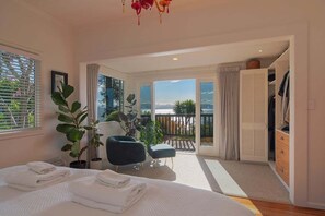 Room - Bangalow Bach - Spa Pool & Scenic Views (Nelson)