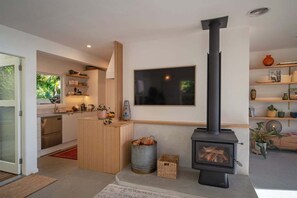 Interior - Bangalow Bach - Spa Pool & Scenic Views (Nelson)