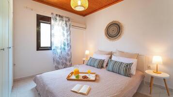 In-room safe, soundproofing, iron/ironing board, free WiFi