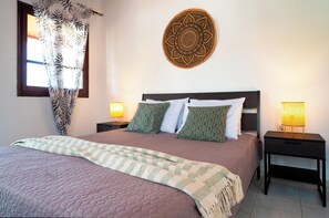 Estudi Comfort, 1 llit de matrimoni, vistes a la piscina | Caixa forta a l'habitació i habitacions insonoritzades 