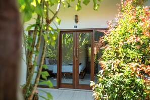 مكتب ومساحة عمل للكمبيوتر المحمول وواي فاي مجانًا