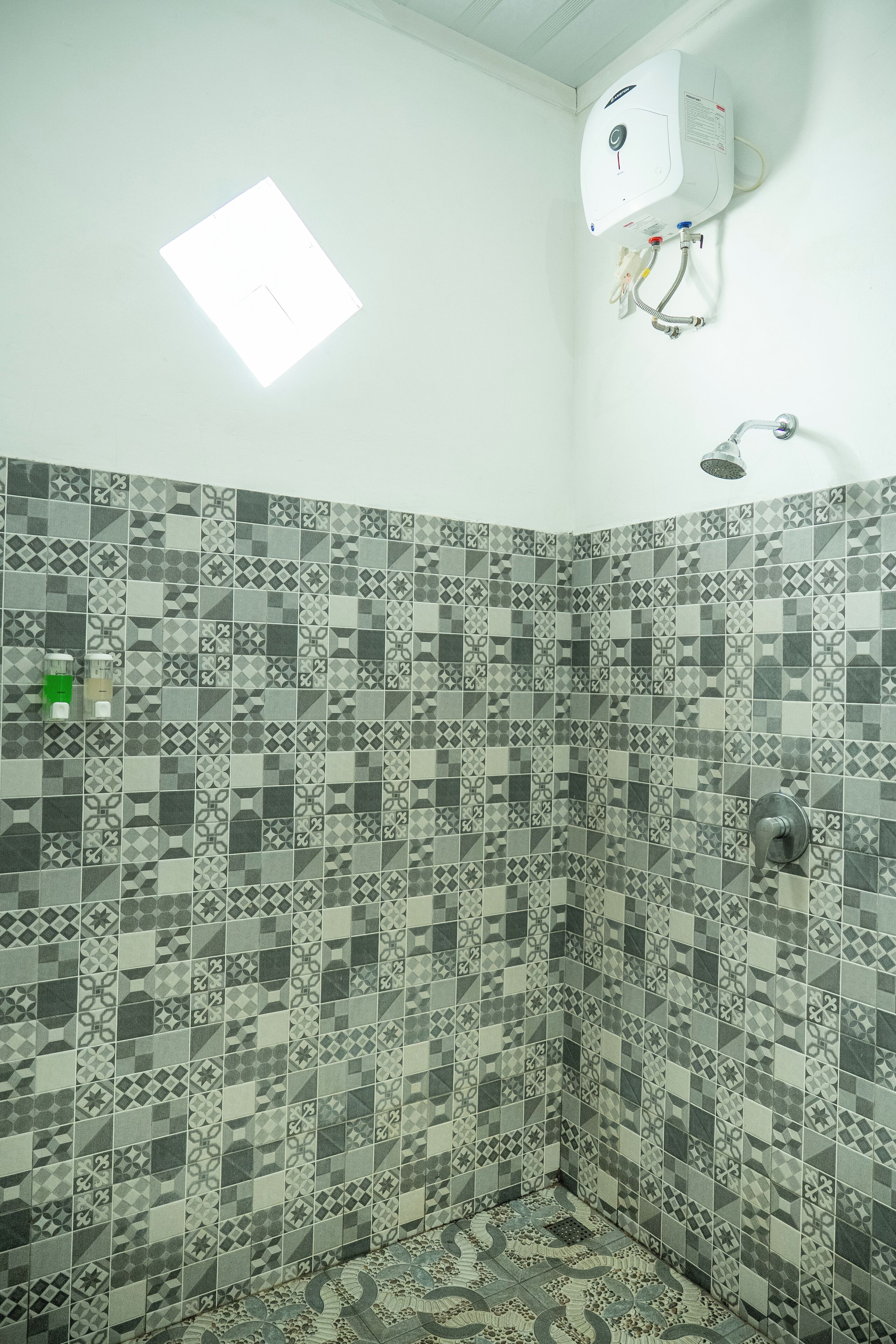Shower, towels, soap, shampoo