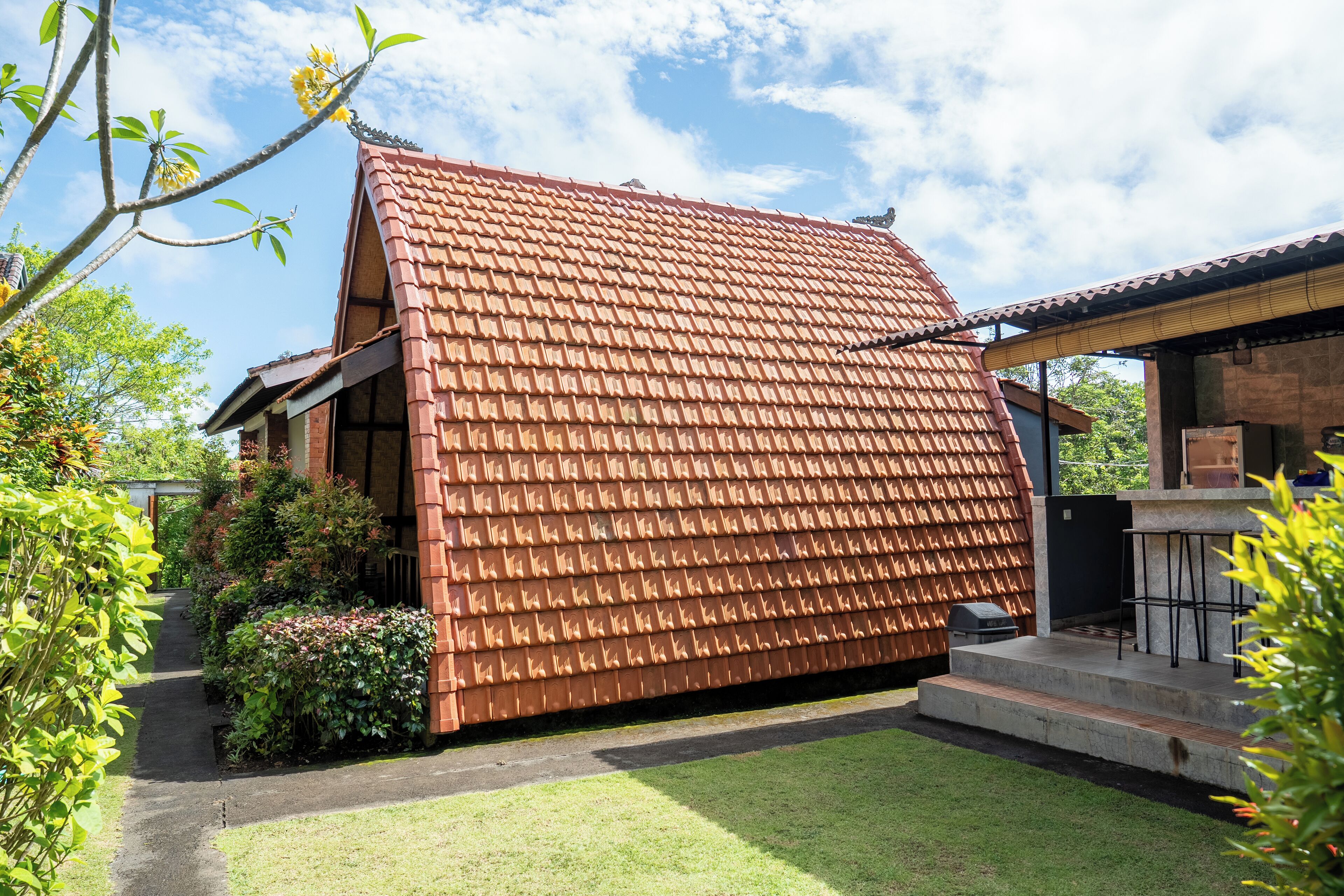 Vista frontal de la propiedad