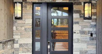 Ski Out on Whitefish Mountain 3BD 4BA Sleeps 14+ Unbeatable SKI Location