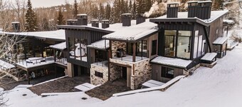 Ski Out on Whitefish Mountain 3BD 4BA Sleeps 14+ Unbeatable SKI Location