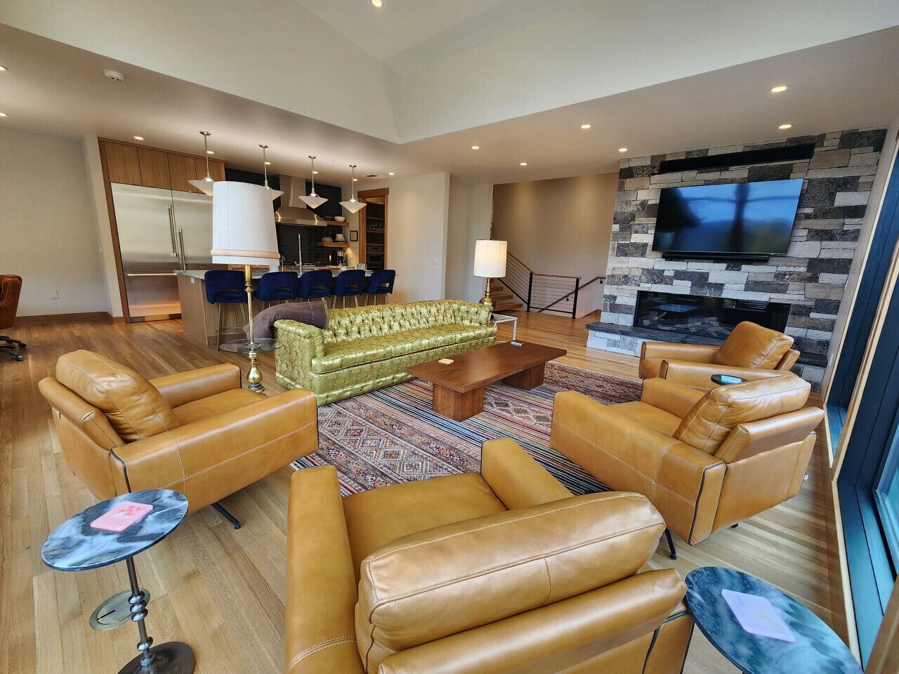 TV, caminetto, studio