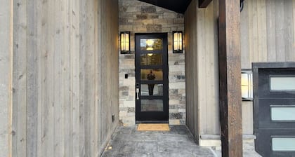 Ski In on Whitefish Mountain 3 BD 3BA Sleeps 12 Incredible SKI Access