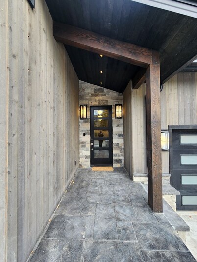 Ski In on Whitefish Mountain 3 BD 3BA Sleeps 12 Incredible SKI Access