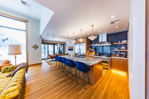 Fridge, microwave, oven, stovetop - Ski In on Whitefish Mountain 3 BD 3BA Sleeps 12 Incredible SKI Access (Whitefish)