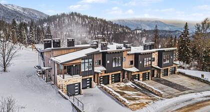 Ski In on Whitefish Mountain 3 BD 3BA Sleeps 12 Incredible SKI Access