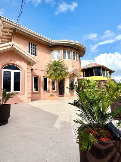 Newly Renovated Vistabella 2 Bedroom Apartment with Wi-Fi