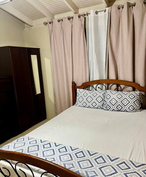 2 bedrooms, iron/ironing board, WiFi, bed sheets