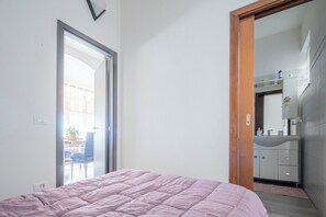 Bügeleisen/Bügelbrett, Reisekinderbett, kostenloses WLAN