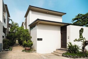 المنشأة من الخارج