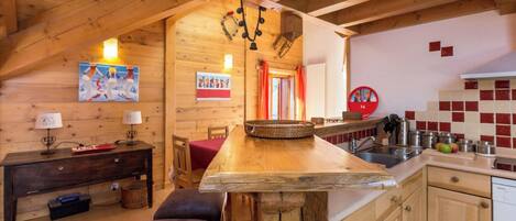 電子レンジ、オーブン、コンロ、食器洗い機