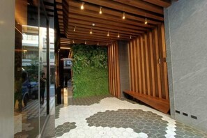 المنشأة من الداخل