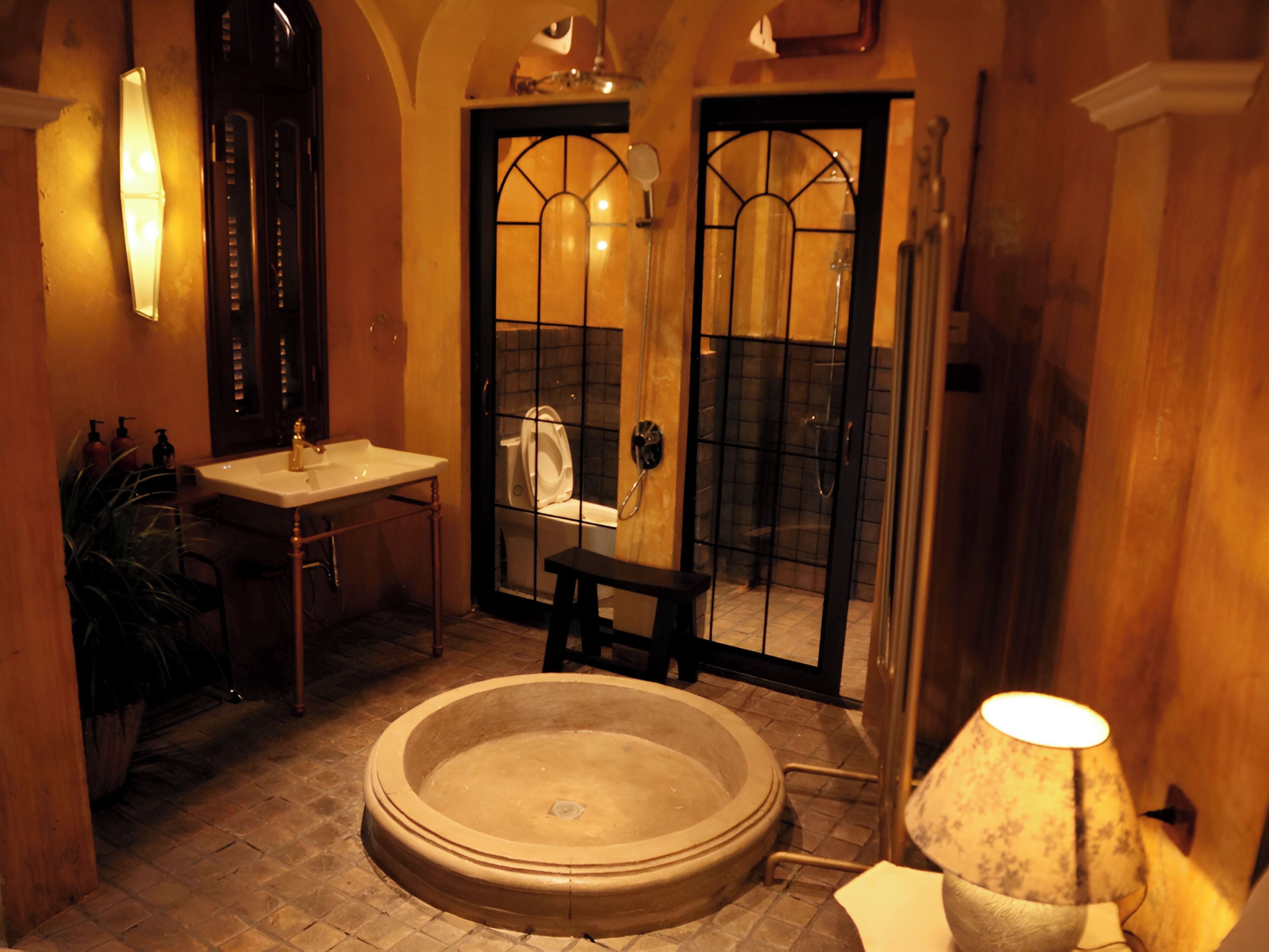 Signature Exclusive Suite - Top Floor with Balcony & Bathtub | Bathroom