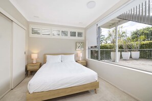 5 habitaciones, tabla de planchar con plancha, wifi y ropa de cama 