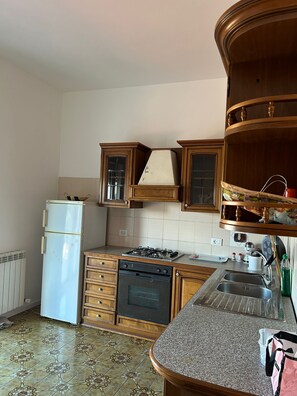 Micro-ondes, four, plaque de cuisson