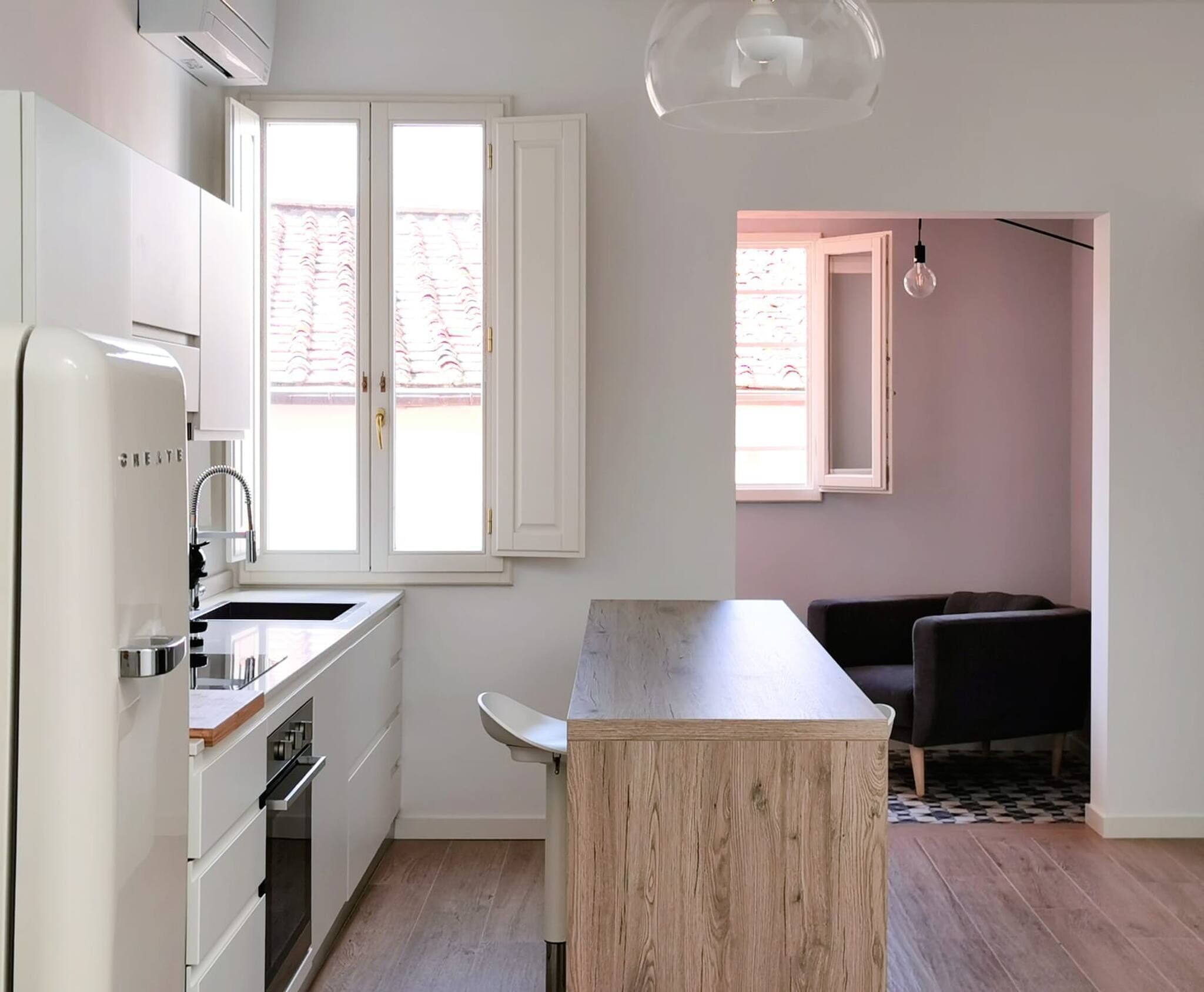 Fridge, oven, dishwasher, coffee/tea maker