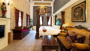 A room with a bed, a sofa, a fireplace, and a chandelier. - Xin Yuan-My Dream Castle (Yilan)