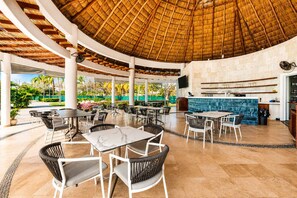 Bar (on property) - Family 3BR Villa w 2 Pools & Beach Club (14K) (Cruz de Huanacaxtle)