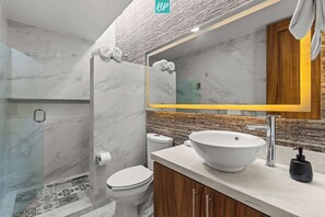 Shower, hair dryer, towels, shampoo - Family 3BR Villa w 2 Pools & Beach Club (14K) (Cruz de Huanacaxtle)