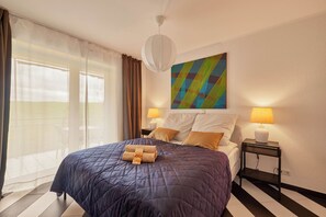 Iron/ironing board, WiFi, bed sheets