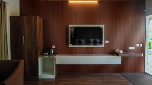 Deluxe Double Room, Garden View | Desk, laptop workspace, free WiFi