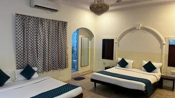 Laptop workspace, free WiFi