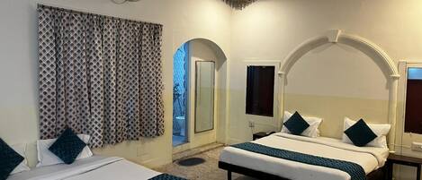 Phòng đôi dành cho gia đình | Khu vực làm việc phù hợp cho laptop