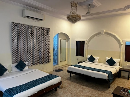 家庭双人房 | 笔记本电脑工作区、免费 WiFi