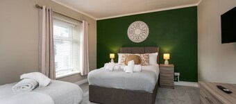 Comfortable 4-bed Home With Free Parking Wales