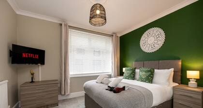 Comfortable 4-bed Home With Free Parking Wales