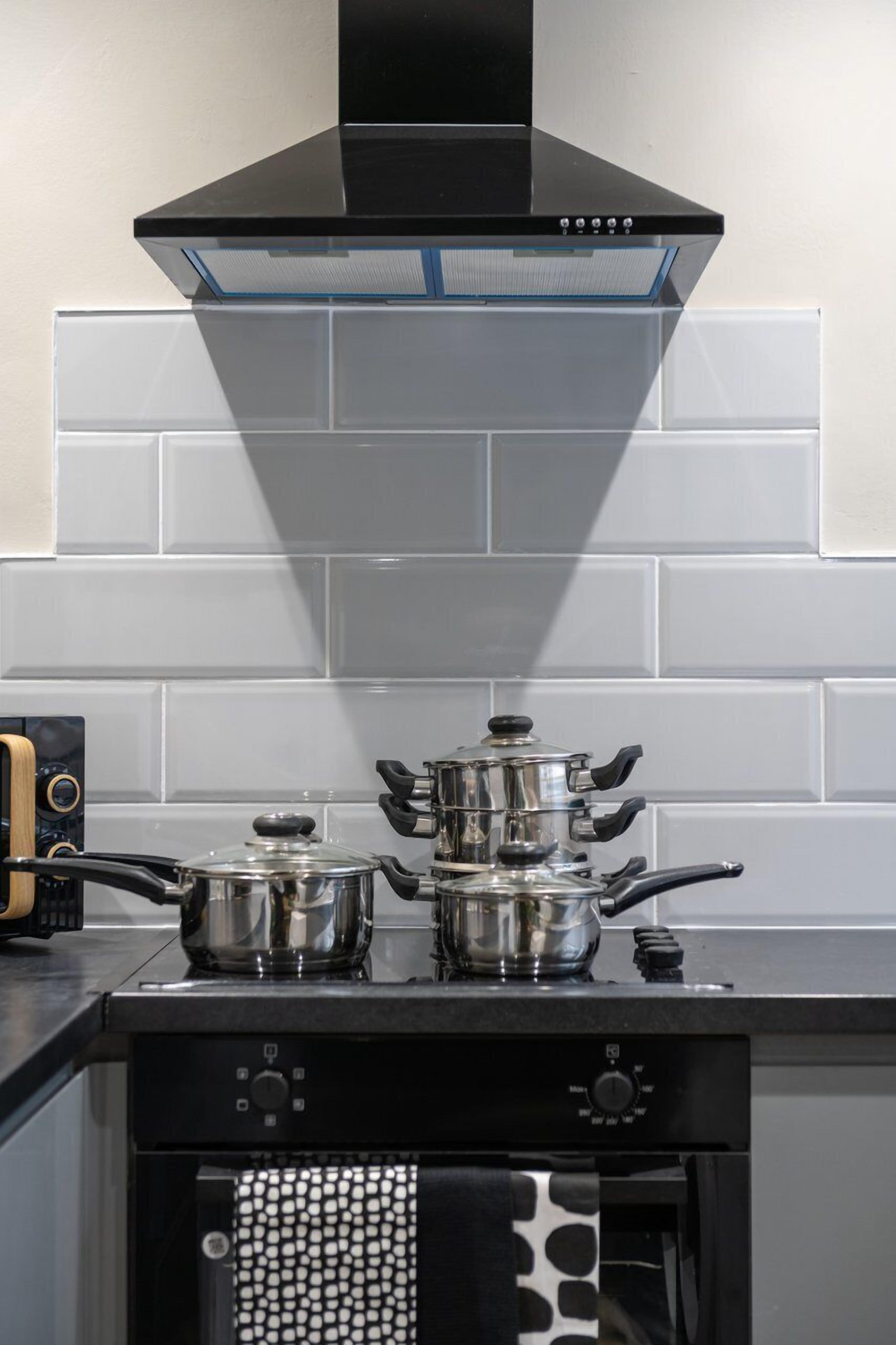 บ้านพัก (Comfortable 4-Bed Home with Free Park) | ครัวส่วนตัว