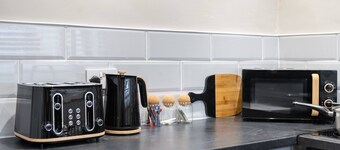 Comfortable 4-bed Home With Free Parking Wales