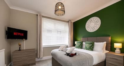 Comfortable 4-bed Home With Free Parking Wales