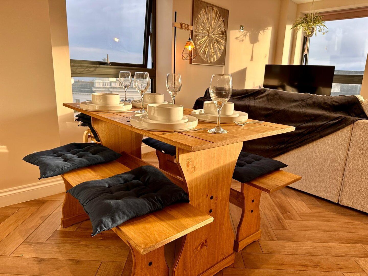 Apartment (Brighton City View 3-Bed Retreat) | Dining