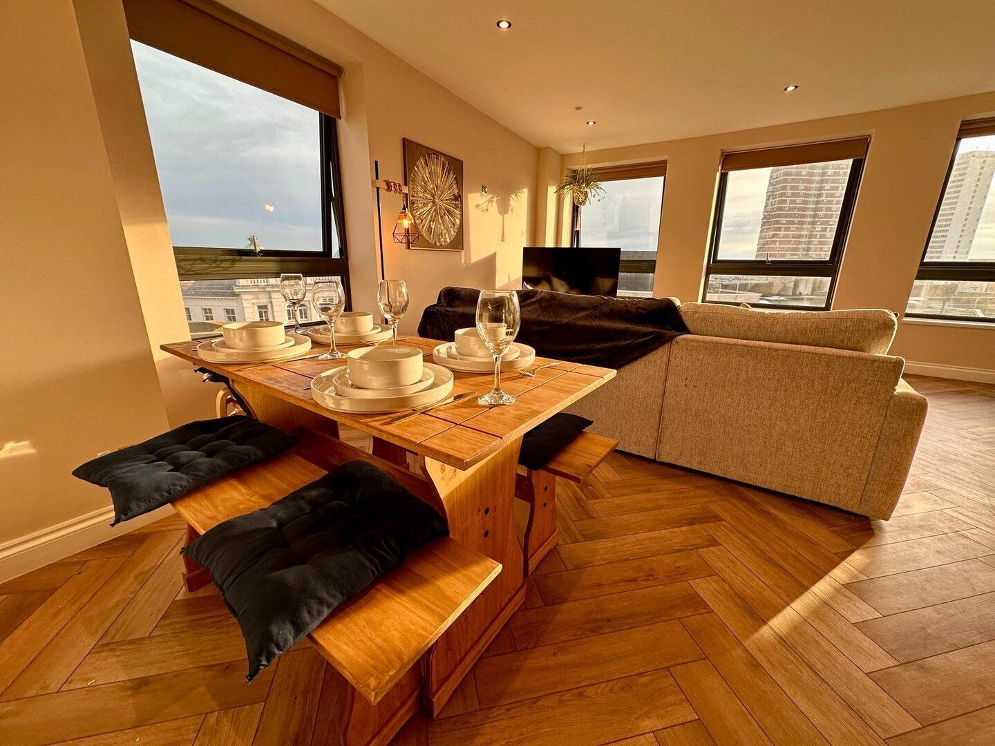 Apartment (Brighton City View 3-Bed Retreat) | Living room | TV