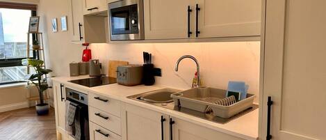 Departamento (Brighton City View 3-Bed Retreat) | Cocina privada | Utensilios de cocina