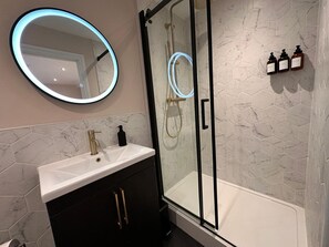 Apartment (Brighton City View 3-Bed Retreat) | Bathroom - Brighton City View 3-bed Retreat (Brighton)