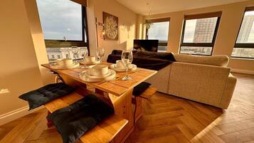 Apartment (Brighton City View 3-Bed Retreat) | Living room | TV