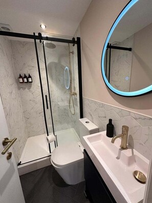 Apartment (Brighton City View 3-Bed Retreat) | Bathroom - Brighton City View 3-bed Retreat (Brighton)