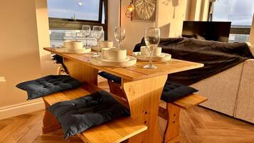 Apartment (Brighton City View 3-Bed Retreat) | Dining