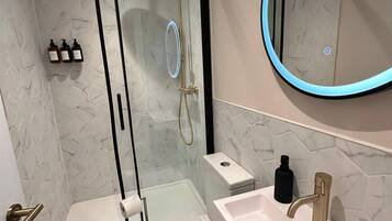 Lejlighed (Brighton City View 3-Bed Retreat) | Badeværelse